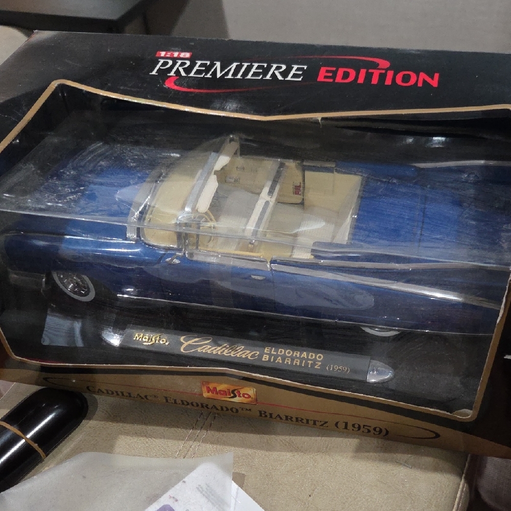 Maisto Blue Cadillac Eldorado Biarritz (1959) Model Car